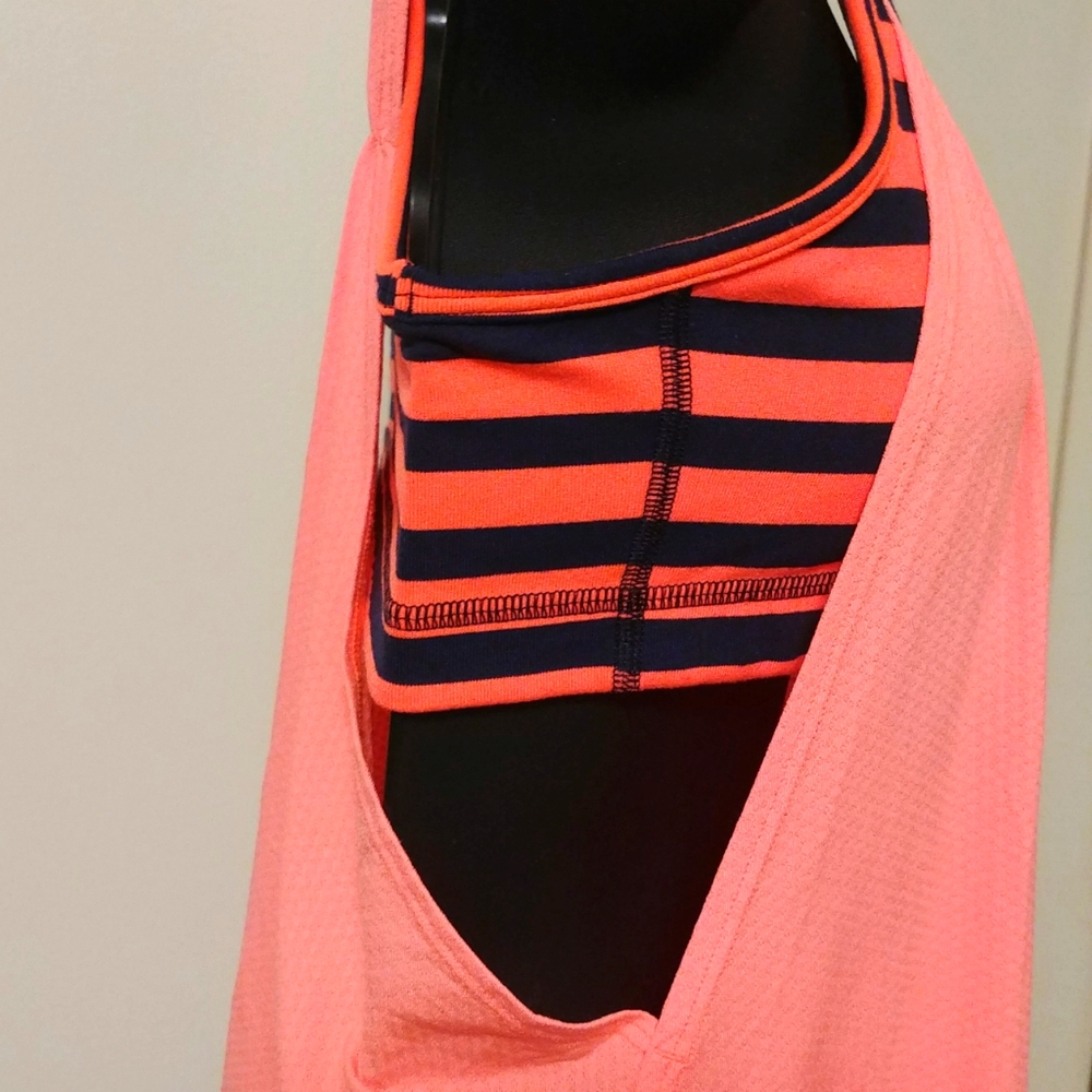 Lululemon athletic top - Picture 4 of 7